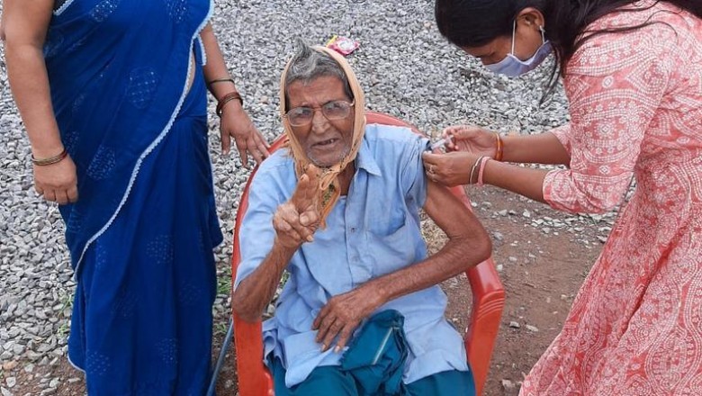 अपर कलेक्टर  सीएल मारकण्डेय ने डोंगरगांव विकासखंड के टीकाकरण केन्द्र, स्वामी आत्मानंद उत्कृष्ट अंग्रेजी माध्यम विद्यालय एवं गौठान, कृष्ण कुंज का किया निरीक्षण