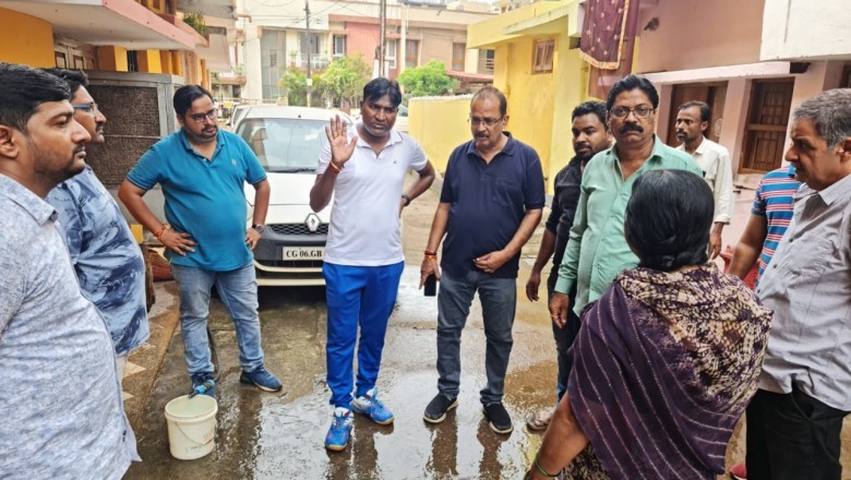 शहर में पेयजल व्यवस्था का निरीक्षण करने आयुक्त प्रकाश सर्वे ने सुबह नल खुलने के समय वार्डो मे पहुंचे: