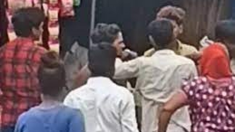सिपाहियों ने युवक को पीटा : शराब पकड़ने गए थे, नहीं मिलने पर बरसाए डंडे