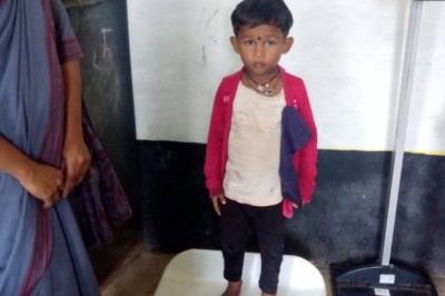 जिले में वजन त्यौहार के अवसर पर खुशी के माहौल में आंगनबाड़ी केन्द्रों में 0 से 6 वर्ष के बच्चों का लिया जा रहा वजन