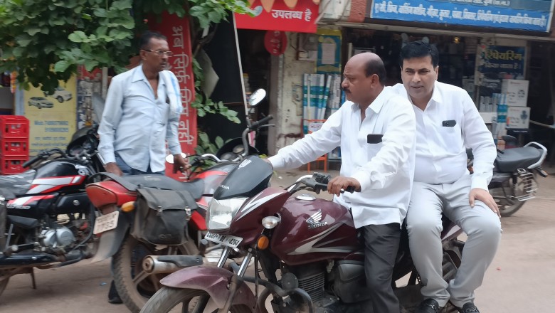 महापौर ने वार्ड पार्षद व स्वास्थ्य प्रभारी के साथ बाइक में निकलें,वार्डो में लिया साफ-सफाई एवं नाला सफाई का जायजा: