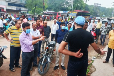 औचक निरीक्षण,कलेक्टर ने न्यू बस स्टैंड क्षेत्र में यातायात सुधारने एवं सफाई व्यवस्था का लिया जायजा