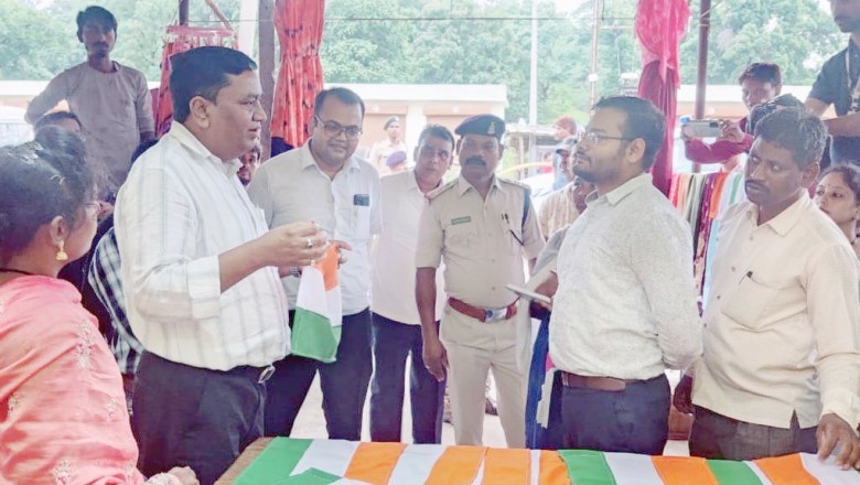 कलेक्टर ने किया धन्वंतरी मेडिकल स्टोर्स का निरीक्षण