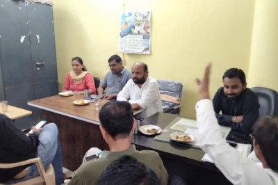 नेहरू नगर में जोन समिति की हुई बैठक, सभापति एवं जोन अध्यक्ष गिरवर बंटी साहू रहे मौजूद, नेहरू नगर जोन क्षेत्र में समस्याओं के निदान को लेकर हुई चर्चा
