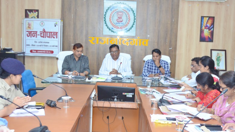 जन चौपाल में आवेदन देकर लंबित देयकों के भुगतान करने की मांग