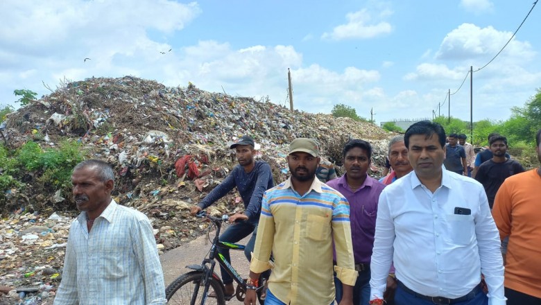 महापौर ने पोटिया कला के पार्षद व नागरिको के साथ पहुँचे ट्रेंचिंग ग्राउंड, ट्रेचिंग ग्राउंड का लिया जायजा