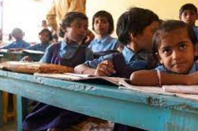 बेरहम है ये टीचर : बच्चे को बेरहमी से मारा 2 दात भी टुटा
