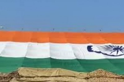 दुनिया के सबसे ऊंचे पर्वत पर राष्ट्रीय ध्वज : सिपाही ने माउंट किलीमंजारो पर फहराया तिरंगा