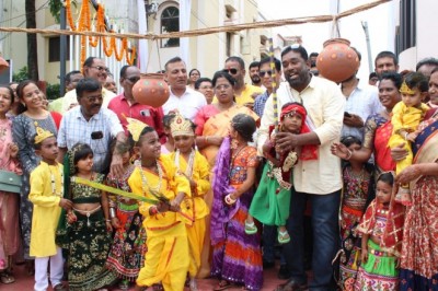 श्रीकृष्ण जन्माष्टमी के अवसर पर के कौरिन भांठा में उत्साह एवं उल्लास के माहौल में कृष्ण कुंज का जनप्रतिनिधियों ने किया लोकार्पण