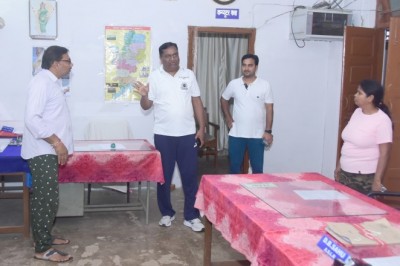 मेरा घर मेरा दफ्तर अभियान के अंतर्गत कलेक्टर के निर्देशानुसार जिले के सभी शासकीय कार्यालयों एवं संस्थाओं में की गई व्यापक पैमाने पर साफ-सफाई