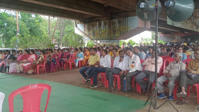 राजनादगाँव : पंचायत सचिव अनिश्चितकालीन हड़ताल पर ; धरना देकर जताया विराेध प्रदर्शन
