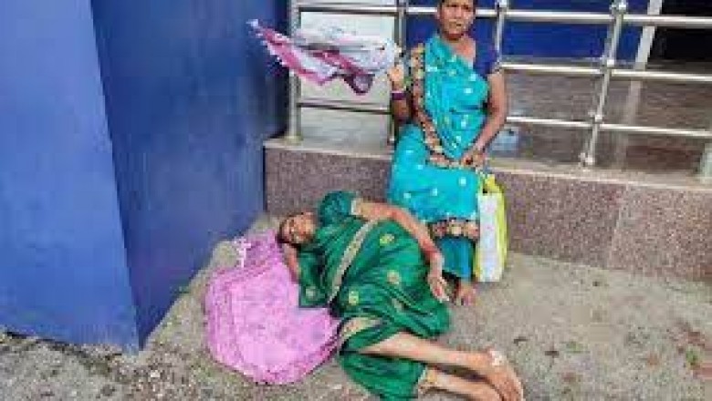 न्याय की उम्मीद में बैठी थी महिला, कलेक्टर के इंतजार में हो गई बेहोश, दफ्तर से अधिकारी भी नदारद