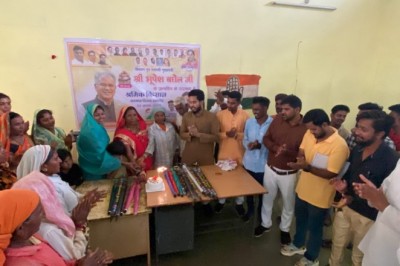 राजनंदगांव युवा कांग्रेस ने मुख्यमंत्री भूपेश बघेल जी के जन्मदिन को मजदूर एवं किसान सम्मान दिवस के रूप में मनाया