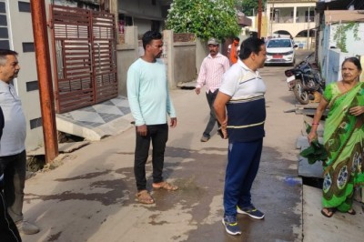 बिल्डिंग मटेरियल फैलाकर किया सड़क बाधा तो होगी जुर्माने की कार्रवाई, निगम आयुक्त लोकेश चंद्राकर ने निरीक्षण के दौरान दिए निर्देश