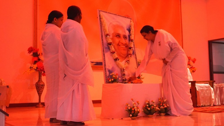 ब्रह्माकुमारीज़ संस्था की पूर्व मुख्य प्रशासिका राजयोगिनी दादी प्रकाशमणि  जी की 15 वीं पुण्य स्मृति दिवस को विश्व बंधुत्व दिवस के रूप में मनाया गया..