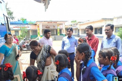 मोबाइल मेडिकल यूनिट के माध्यम से बोरसी शास. उच्चतर शाला के 450 से अधिक विद्यार्थियों का नि.शुल्क स्वास्थ्य परीक्षण किया गया: