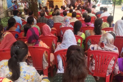 अधिकारी व कर्मचारियों द्वारा मंच में भजन व देशभक्ति  गीतों के माध्यम से आयोजित कार्यक्रम से हड़ताली साथियों ने मांगो का दिया संदेश: