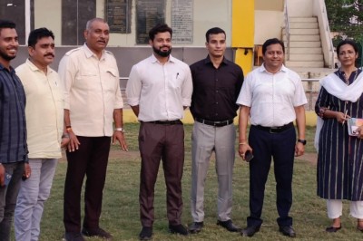 सिविक सेंटर सहित कलेक्टर पुष्पेंद्र मीणा ने भिलाई निगम के विभिन्न क्षेत्रों का किया निरीक्षण ; शराब दुकान संचालक को परिसर में सफाई रखने के दिए निर्देश