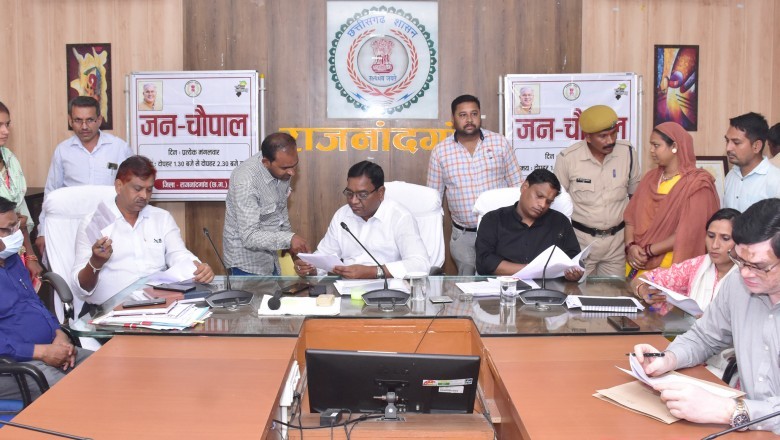 जन चौपाल कार्यक्रम में आवेदकों ने बताई अपनी समस्या