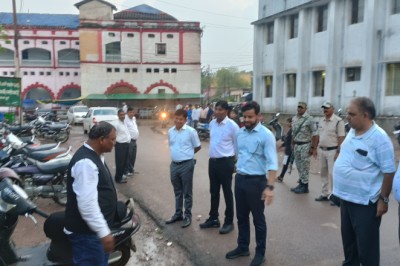 शहर की साफ सफाई और सुंदरता को लेकर कलेक्टर ने किया निरीक्षण :