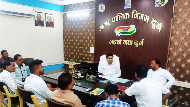 स्वच्छता निरीक्षक,सफाई दरोगा सहित सुपरवाइर गंभीरता से कार्य करे,सफाई कार्य में लापरवाही बरतने वालो पर कड़ी कार्यवाही करे:महापौर