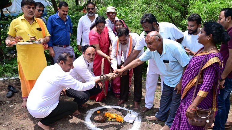 वार्ड नं. 30 में चबुतरा व सामुदायिक भवन निर्माण के लिये महापौर ने किया भूमिपूजन
