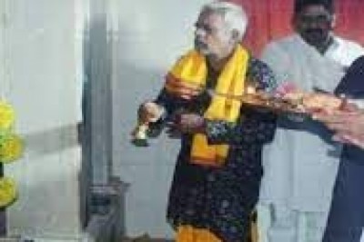 भेंट-मुलाकातः CM बघेल लैलूंगा पहुंचकर हनुमान मंदिर में की पूजा-अर्चना, पौधारोपण कर दिया पर्यावरण संरक्षण का संदेश