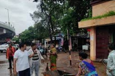 यात्री प्रतीक्षालय में हजारों यात्री कुछ समय के लिए यहां प्रतिदिन ठहरते हैं,नियमित सफाई हो:आयुक्त