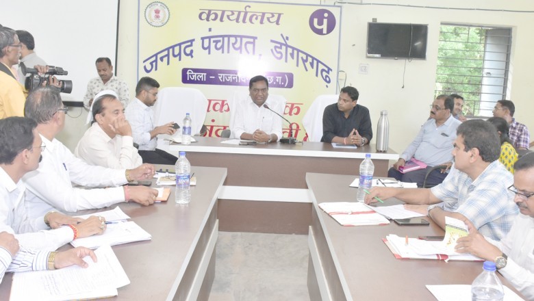 कलेक्टर ने सी-मार्ट संचालन के लिए बन रहे दुकान और कृष्ण कुंज के लिए चिन्हित स्थल का किया निरीक्षण