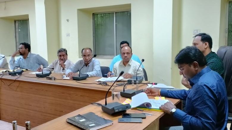टीएल बैठक में आयुक्त ने अधिकारियों को निर्माण कार्यो में गति लाने निर्देशित किया