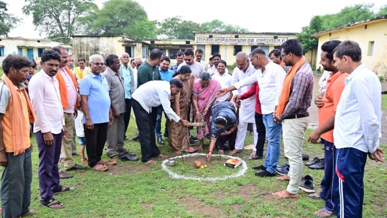 पुराना ढाबा में विकास कार्यो के लिये महापौर ने किया भूमिपूजन  खेल मैदान, तालाब सौदर्यीकरण व किचन शेड का होगा निर्माण