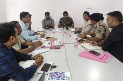 कलेक्टर मोहला-मानपुर-अंबागढ़ चौकी श्री एस जयवर्धन ने नवरात्रि, दशहरा एवं ईद के पर्व के मद्देनजर कानून व्यवस्था के संबंध में राजस्व एवं पुलिस अधिकारियों की ली बैठक
