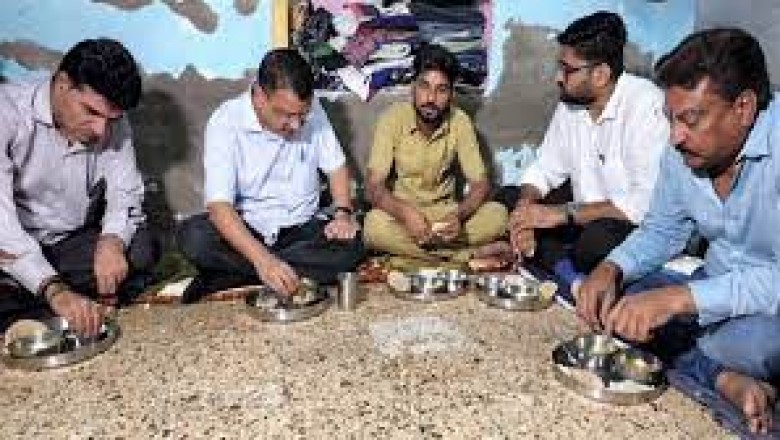 केजरीवाल के घर लंच पर पहुंचा सफाईकर्मी