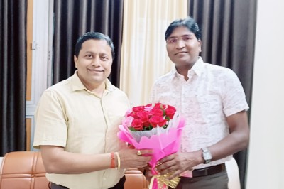 दुर्ग:निगम आयुक्त प्रकाश सर्वे ने दिया चार्ज,नए आयुक्त लोकेश चंद्राकार ने संभाला कामकाज: