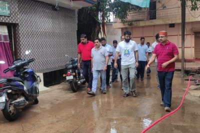 निगम आयुक्त रोहित व्यास भिलाई के वार्ड क्षेत्रों का कर रहे हैं दौरा, सोर्स कलेक्शन के दौरान सूखा और गीला कचरा अलग-अलग लेने के दिए निर्देश