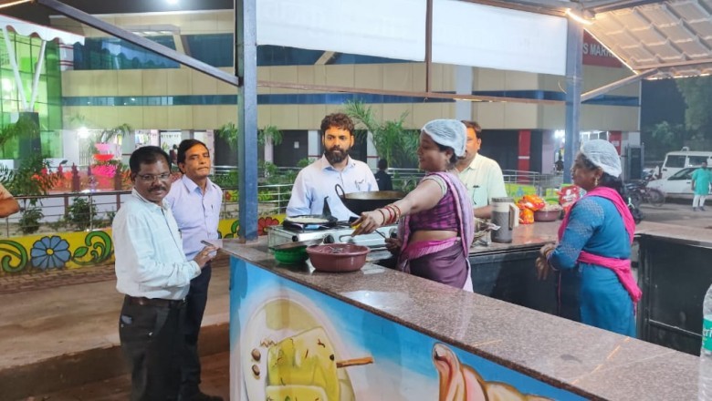 निगम कमिश्नर रोहित व्यास ने सी मार्ट से की शॉपिंग और पेमेंट किया डिजिटल मोड से