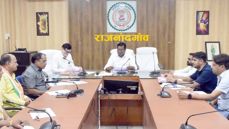 मतदान केन्द्रों के भवन परिवर्तन एवं स्थल परिवर्तन व नए मतदान केंद्रों के प्रस्ताव पर की गई चर्चा
