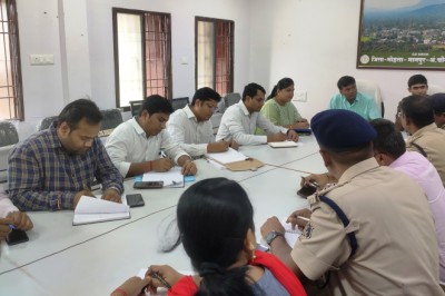 स्वास्थ्य को प्राथमिकता देते हुए मिशन मोड में विभिन्न स्थानों पर स्वास्थ्य शिविर लगाएं - कलेक्टर