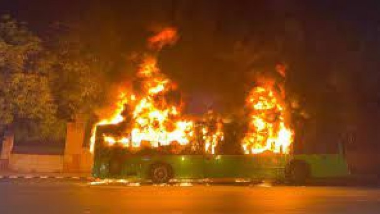 यात्रियों से भरी बस में IED ब्लास्ट, 11 लोगों की मौत, 53 घायल :
