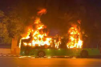 यात्रियों से भरी बस में IED ब्लास्ट, 11 लोगों की मौत, 53 घायल :