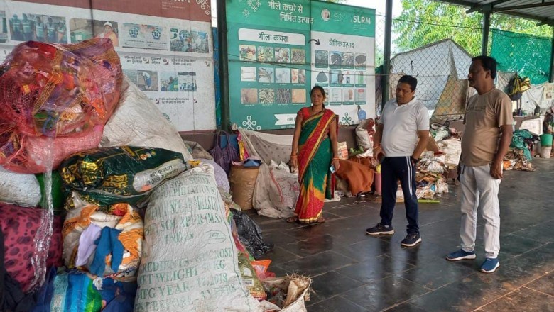 डोर टू डोर कचरा कलेक्शन का आयुक्त लोकेश चंद्राकार ने वार्ड भ्रमण दौरान नागरिको से की अपील, गीला-सूखा कचरा अलग अलग रखें: