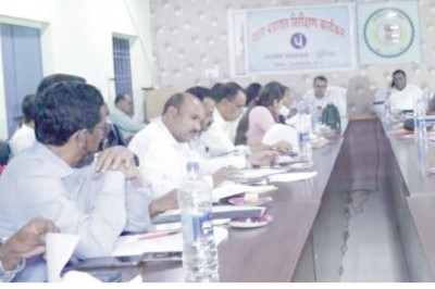शासन की जनकल्याणकारी योजनाओं एवं कार्यक्रमों के प्रभावी क्रियान्वयन के लिए प्रति सप्ताह जिला स्तरीय अधिकारी करें निरीक्षण - कलेक्टर