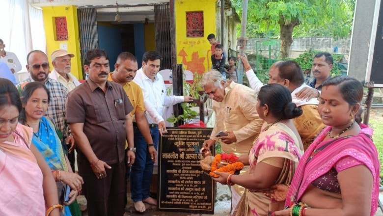 पटरीपार क्षेत्र के लोगों को मिलेगी सीमेंट सड़क की सुविधा,विकास कार्य के लिए विधायक व महापौर ने किया भूमिपूजन: