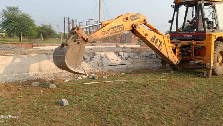 कौरिनभाठा मुक्तिधाम के पास अवैध प्लाटिंग को निगम ने किया ध्वस्त :