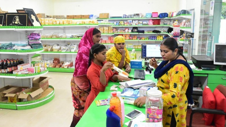 राजनांदगांव का सी-मार्ट स्थानीय उत्पादों की बिक्री में प्रदेश में पहले स्थान पर  - समूह की महिलाओं के हुनरमंद हाथों को मिले पंख