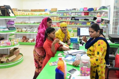 राजनांदगांव का सी-मार्ट स्थानीय उत्पादों की बिक्री में प्रदेश में पहले स्थान पर  - समूह की महिलाओं के हुनरमंद हाथों को मिले पंख