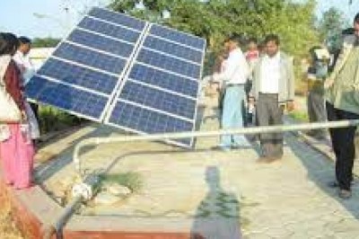 जिले के दूरस्थ ग्रामों में स्थापित सौर चलित संयंत्रों का निरीक्षण कर के्रडा द्वारा किए गए कार्यों की प्रशंसा की :
