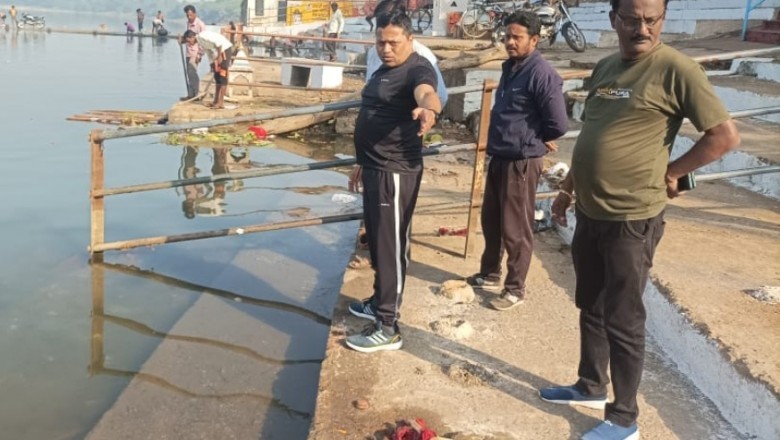 आयुक्त ने आज तड़के सुबह साफ सफाई व्यवस्था को लेकर वार्डो सहित मुख्य चौक चौराहों एवं शिवनाथ नदी का किया मॉनिटरिंग: