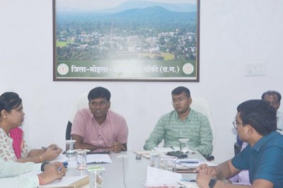अवैध धान परिवहन को रोकने के लिए कड़ी कार्रवाई करें- कलेक्टर :