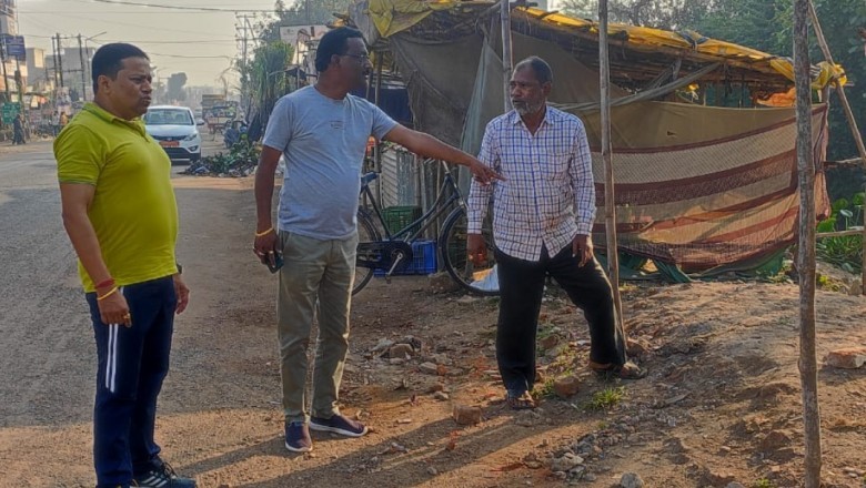आयुक्त लोकेश चंद्राकार ने वार्डो में निरीक्षण के दौरान स्वंय खड़े रहकर कराई सफाई:  -जनभागीदारी से शहर बनेगा स्वच्छ,आप भी समझे अपनी जिम्मेदारी-आयुक्त: